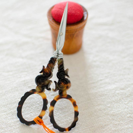 Ciseaux à Broder Sajou Modèle façon écaille avec Motif S