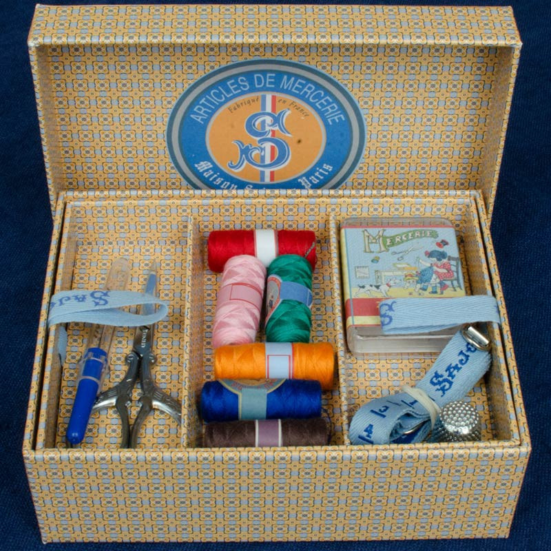 Boîte à couture complète 15 pièces de la maison Sajou petit modèle petite fille